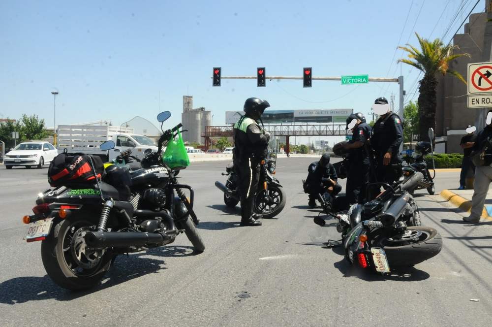 Vehículo particular arrolla a motociclista de la Policía Preventiva de Gómez Palacio