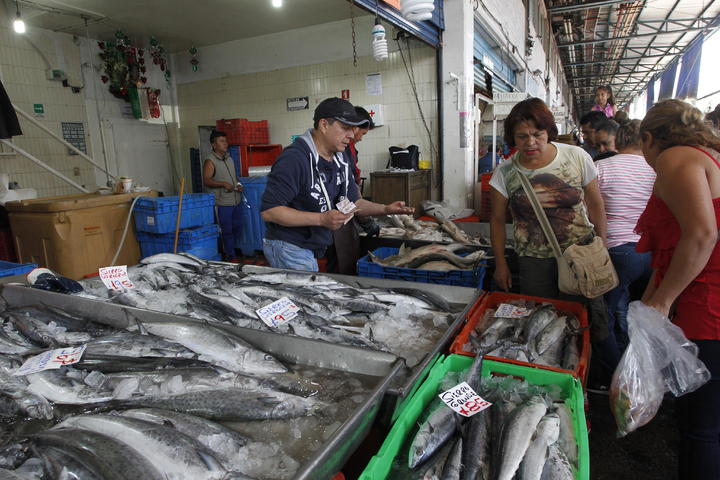 Comercios cambian pescado en cuaresma