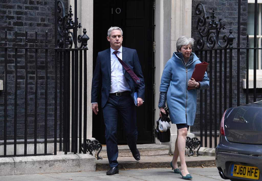 Expresa May a ministros determinación de lograr acuerdo del 'brexit'
