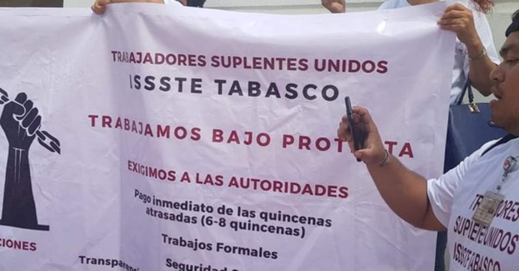 Reciben a AMLO con protestas en Tabasco