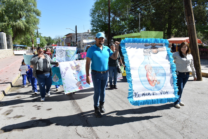 Marchan en el Día Mundial del Agua