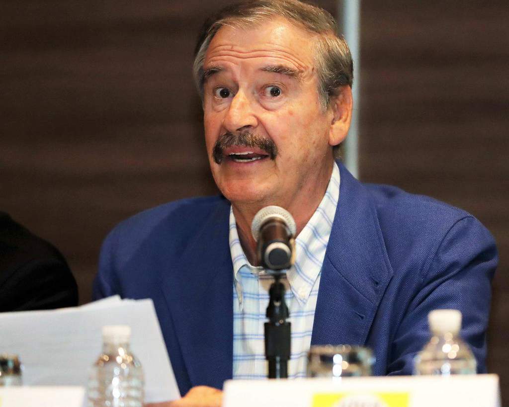 Fox arremete contra López Obrador, lo llama 'mandilón'