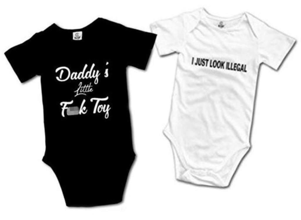 Ropa de bebé con mensajes ofensivos genera polémica