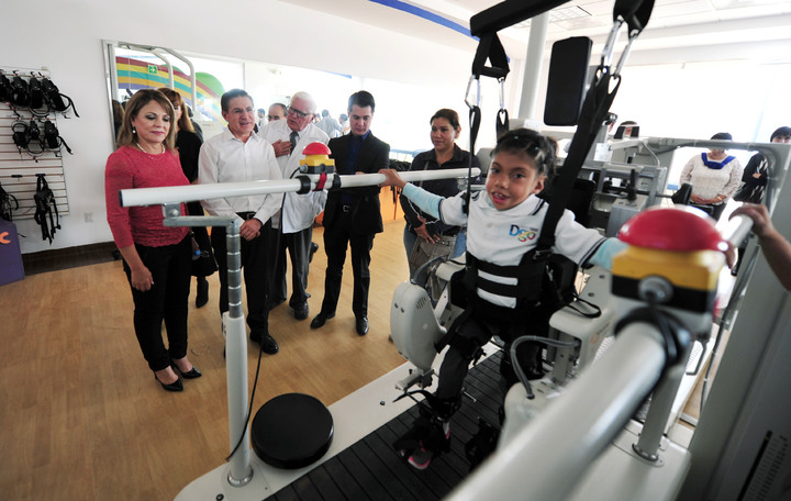 Más de 10 mil servicios mensuales en CREE Durango