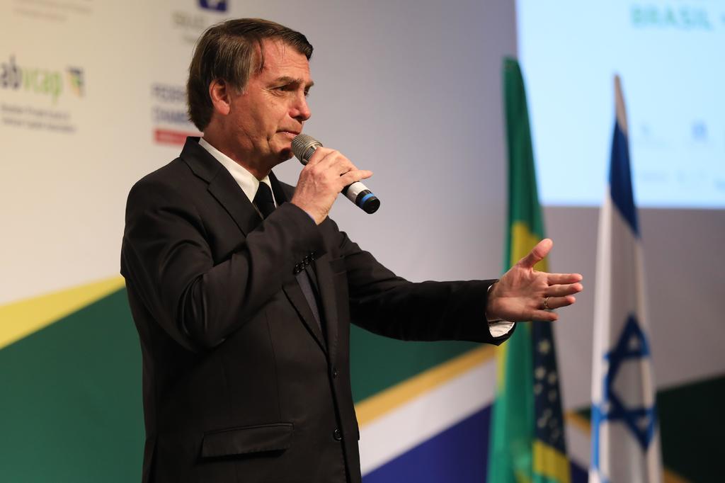 Bolsonaro estudia grandes cambios en política medioambiental