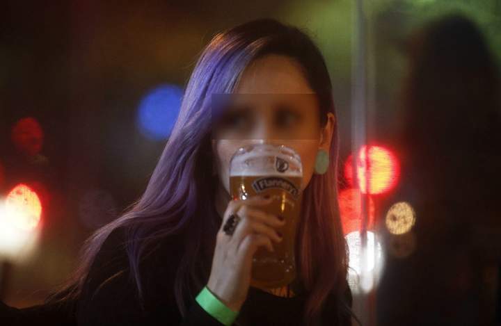 Se triplica consumo de alcohol en las mujeres
