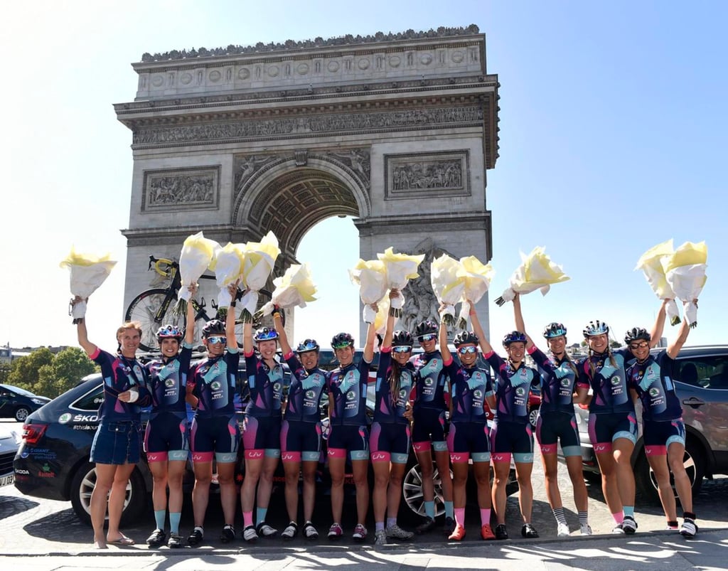 Mujeres ciclistas recaban fondos para Tour de Francia femenil