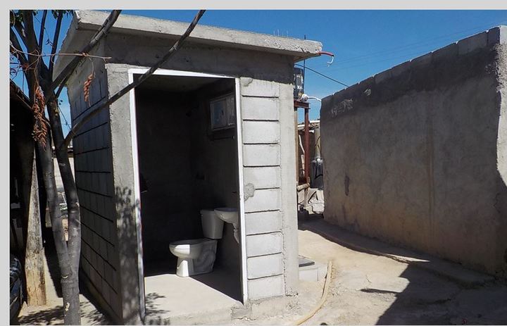 Entregan baños en Cuencamé