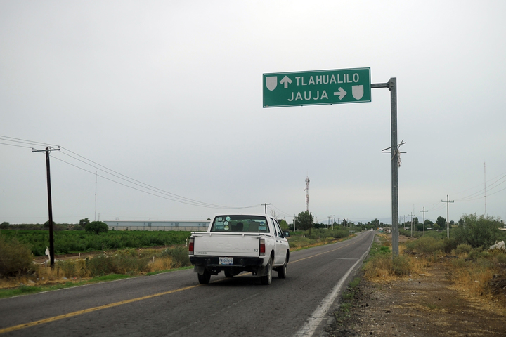 Señalan peligrosidad de la carretera que comunica a Gómez con Tlahualilo