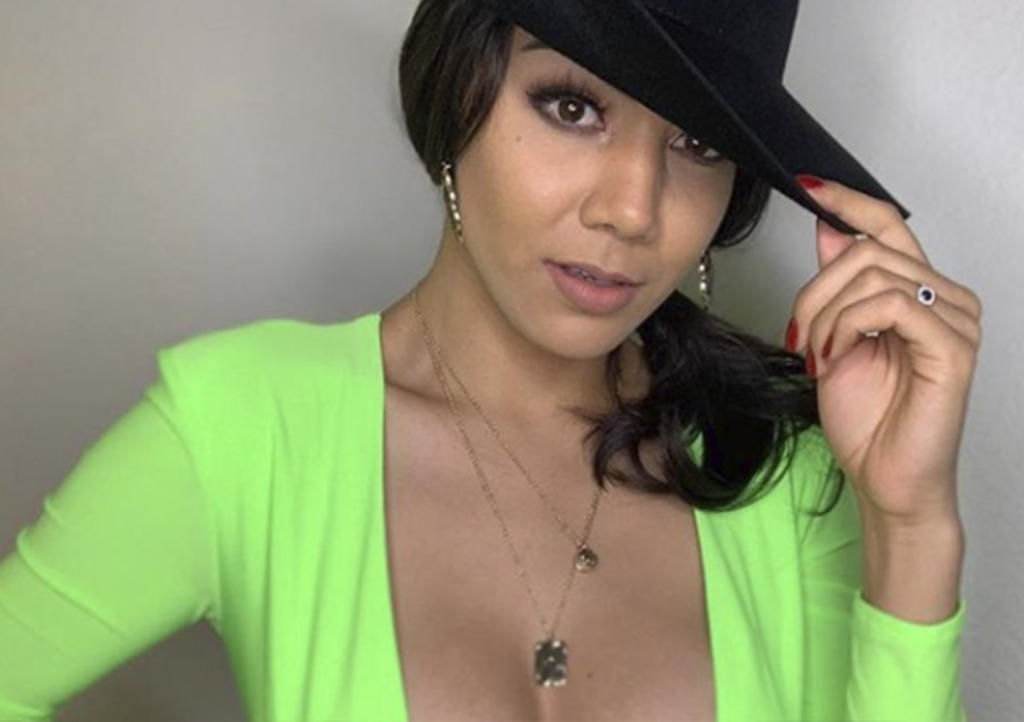 María Anaya; la conductora de Confetti que cautivó en bikini