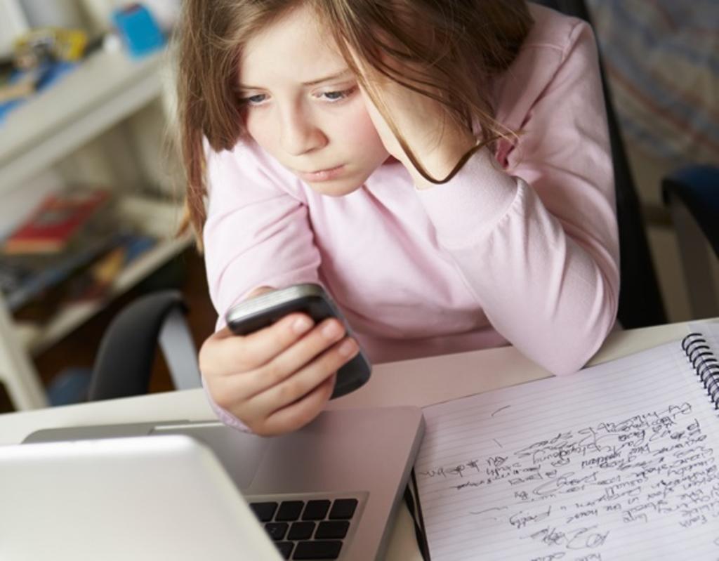 Acoso en adolescentes impacta en su vida laboral posterior