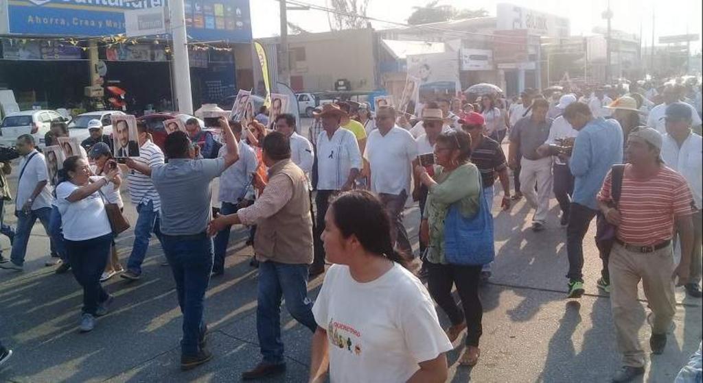 Marchan en Minatitlán para exigir justicia tras masacre