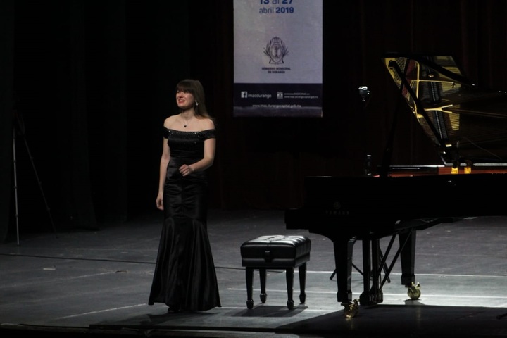 Anna Fedorova atrapa  con su piano