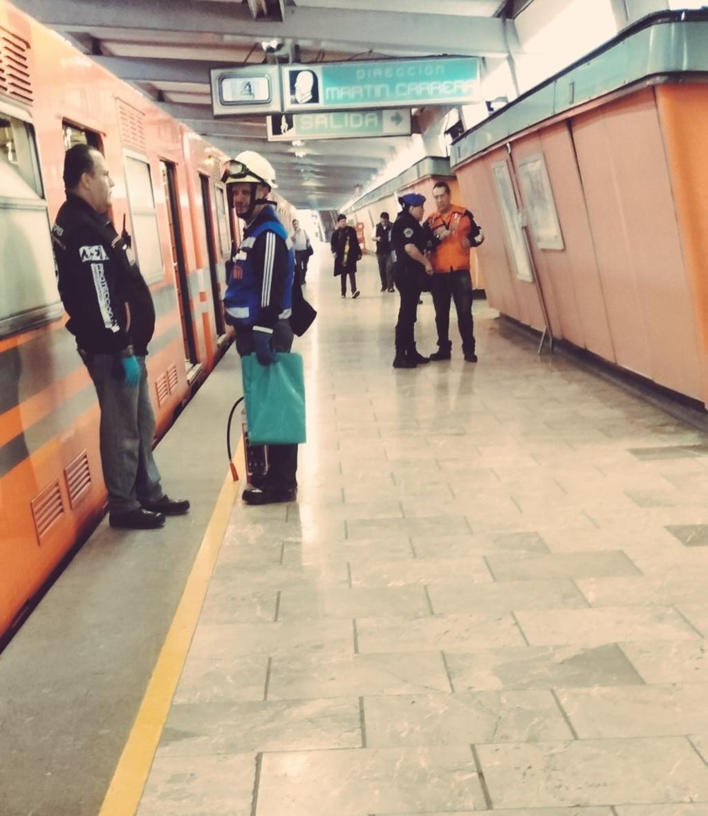 Muere policía al ser arrojado a vías del Metro Bondojito