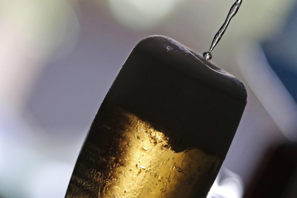 Morena va por venta de cerveza 'al tiempo' para desalentar consumo
