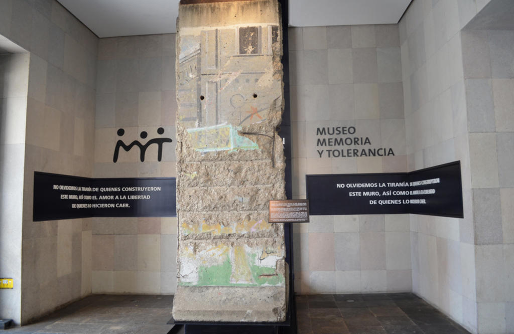 Restauran fragmento del Muro de Berlín que se exhibe en México