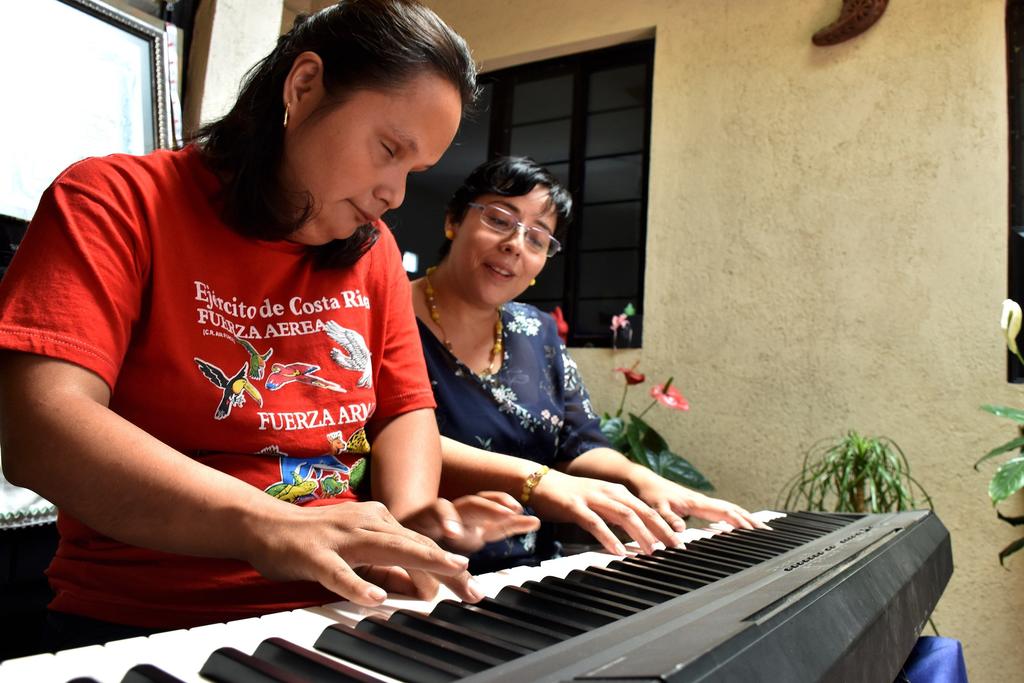 La mexicana con ceguera y síndrome de Down que se convirtió en pianista