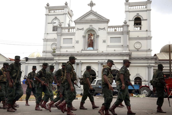 EI reivindica golpe en  Sri Lanka; 17 muertos