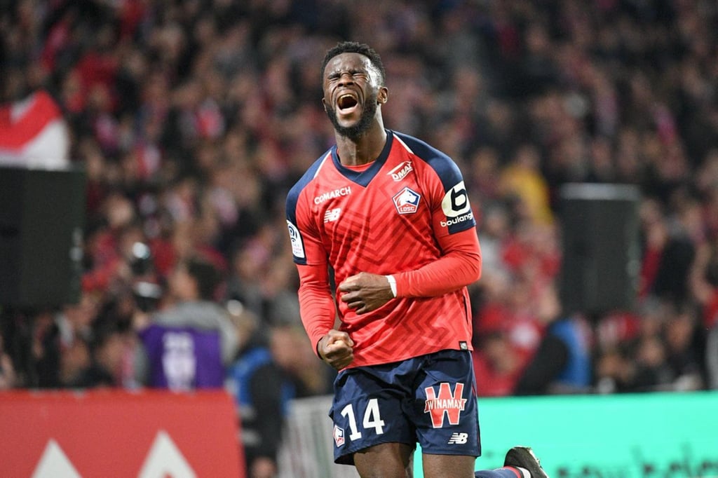 Lille mantiene su sueño de Champions goleando al Nimes