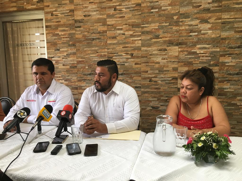 Panistas se unen a candidato del PRI en Lerdo