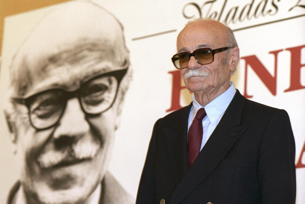 2011: Las letras lloran la muerte de Ernesto Sabato, escritor, ensayista, físico y pintor argentino