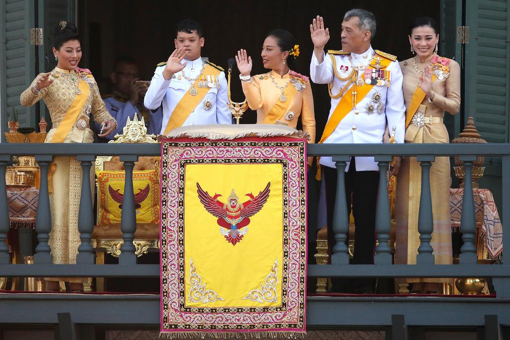 Reyes de Tailandia participan en primera audiencia pública tras coronación