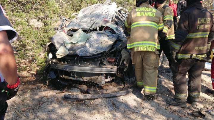 Mueren dos jóvenes en accidente carretero