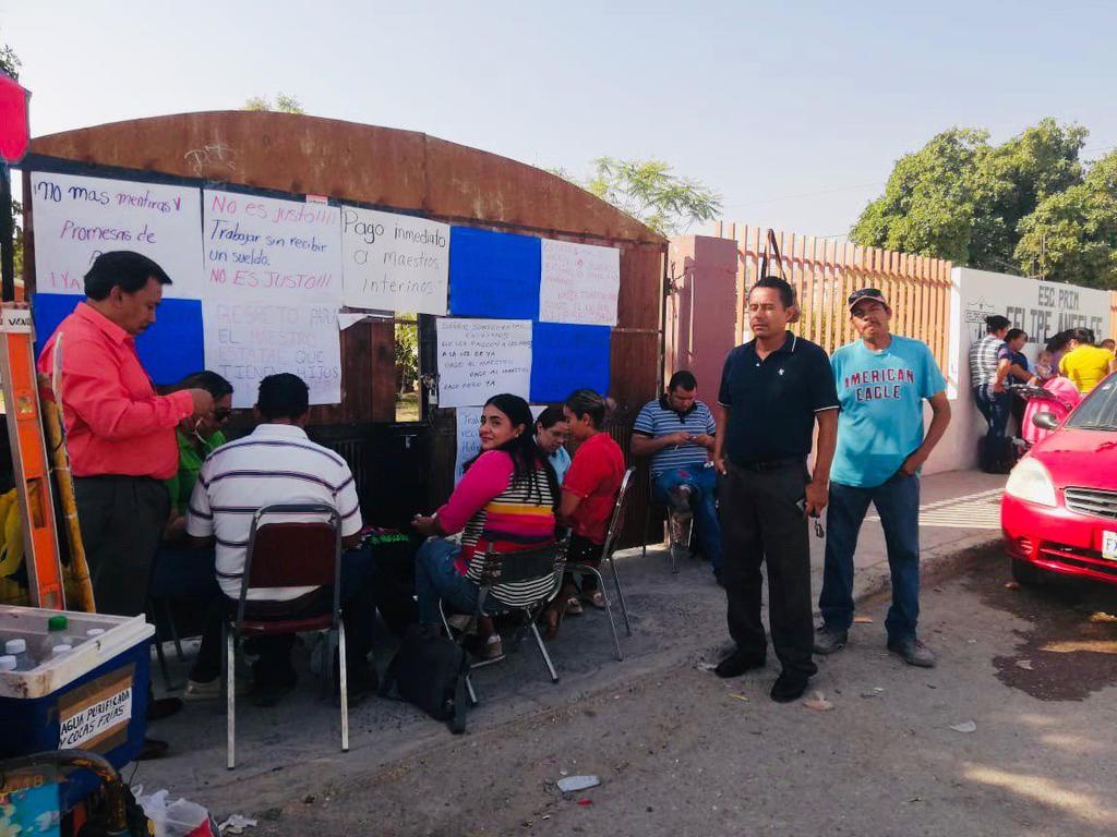 Mantienen tomada primaria por falta de pago a profesores en Gómez