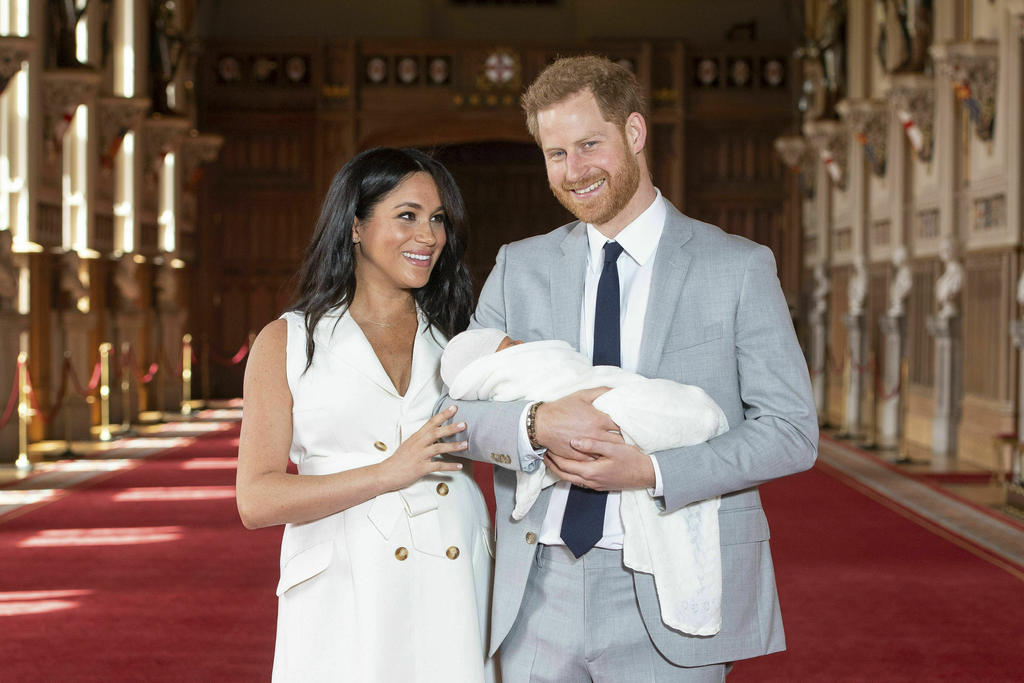 Meghan Markle y el príncipe Enrique presentan a su primer hijo