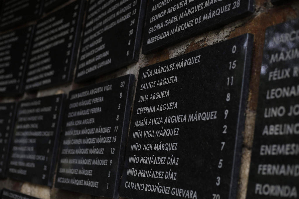 Juramentan a comisión para identificar a víctimas de masacre en El Salvador