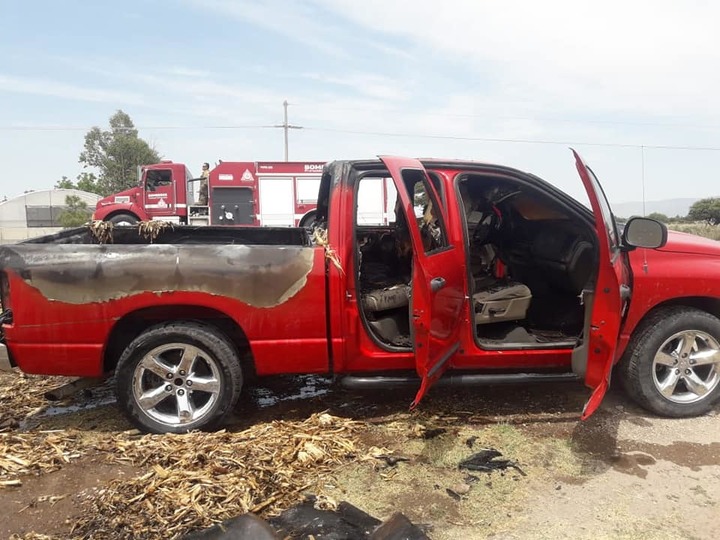 Doble incendio: fuego dañó par de camionetas de trabajo