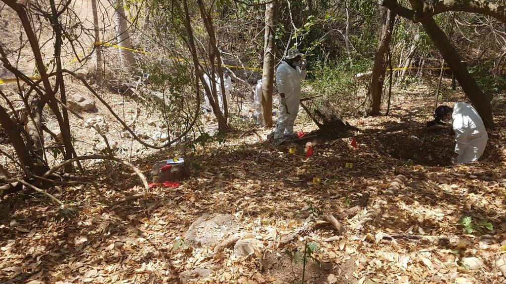 Encuentran 43 fragmentos óseos en fosa de Michoacán