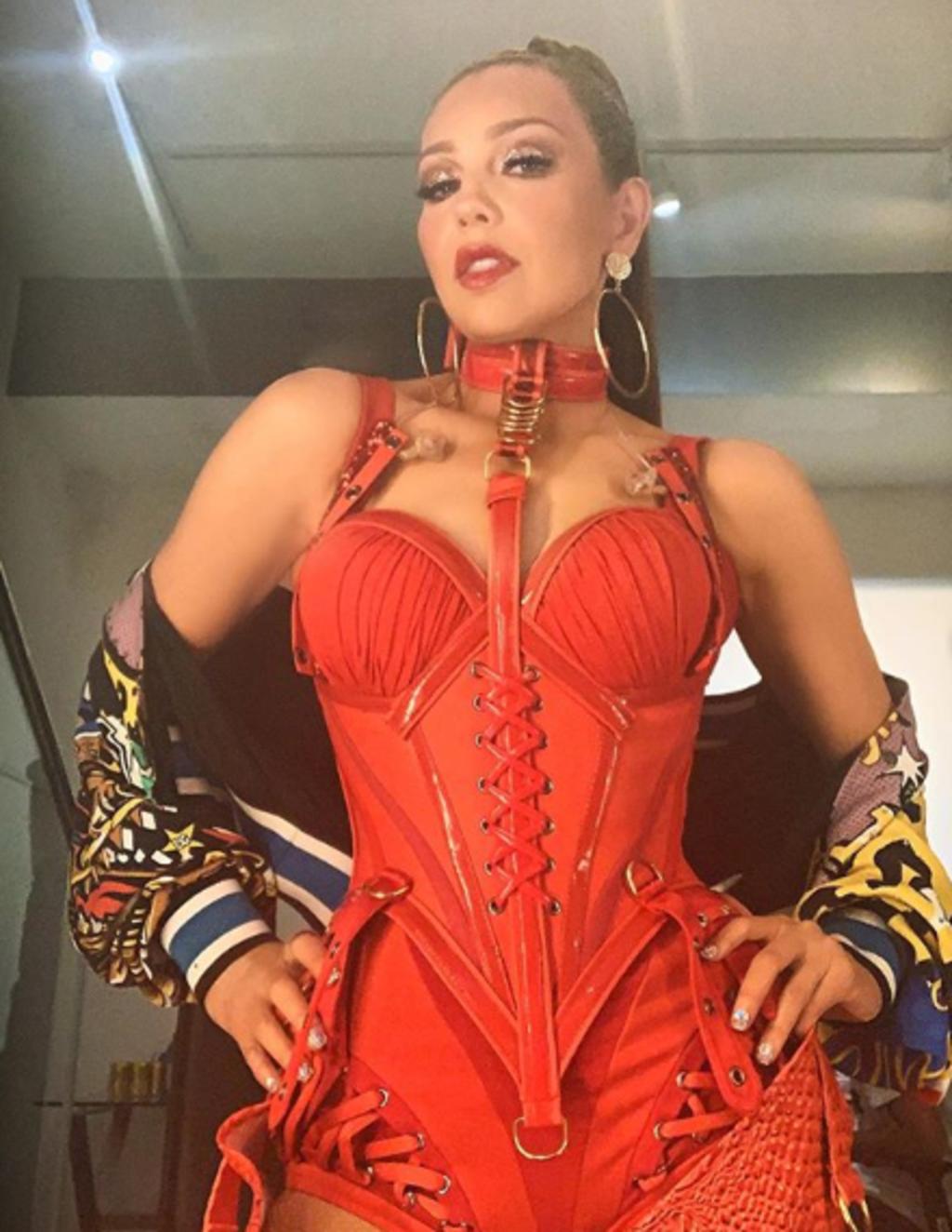 Thalía luce como una dominatrix en Instagram