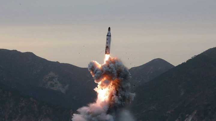 Supervisa Kim nuevo ejercicio con misiles