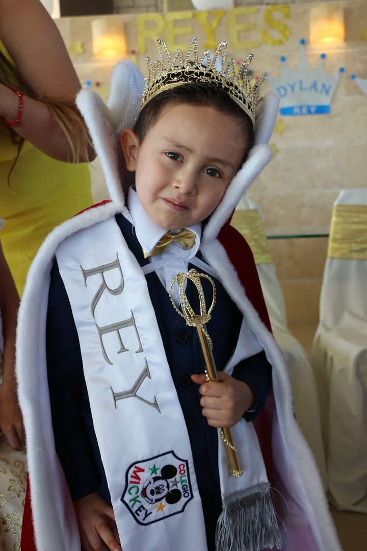 Colegio Micky celebra coronación