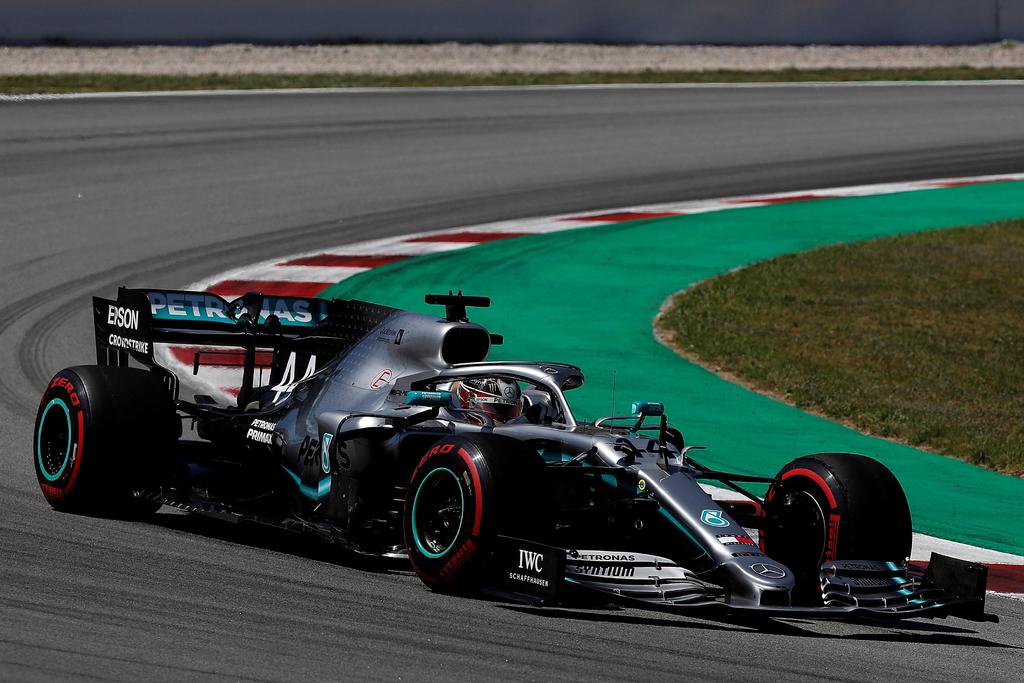 Hamilton recupera el liderato tras encabezar otro doblete de Mercedes