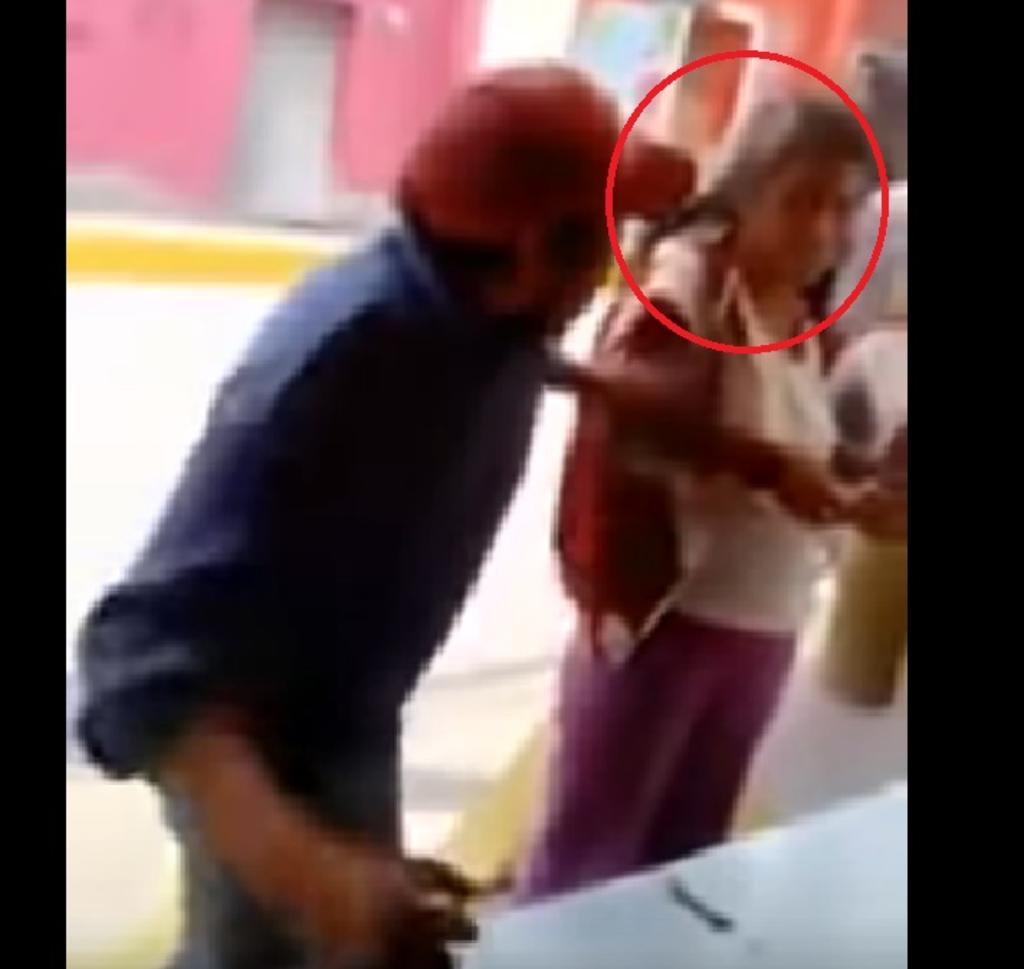 Hombre ataca a una mujer presuntamente a cambio de comida