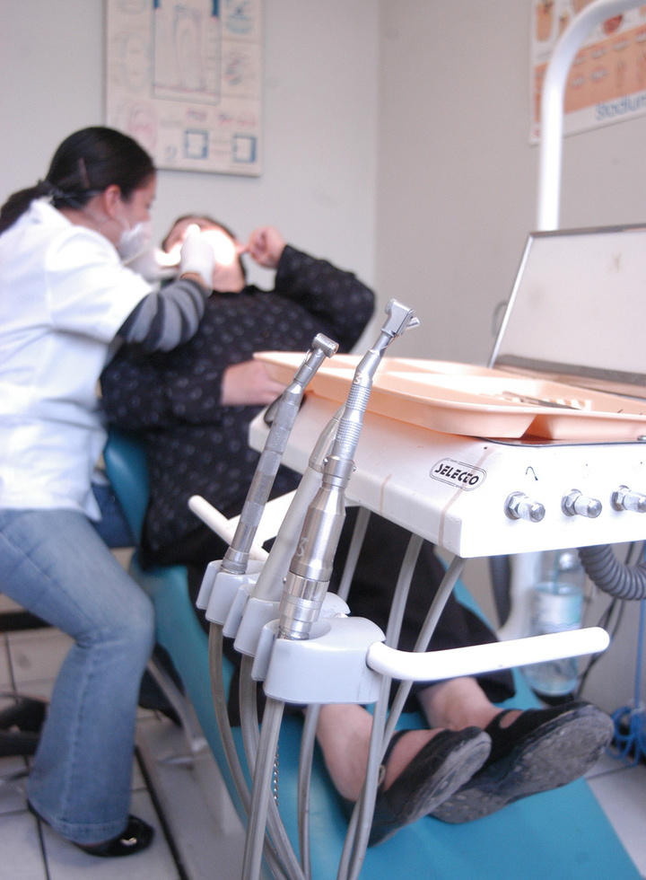 Alertan por falsos dentistas en Durango