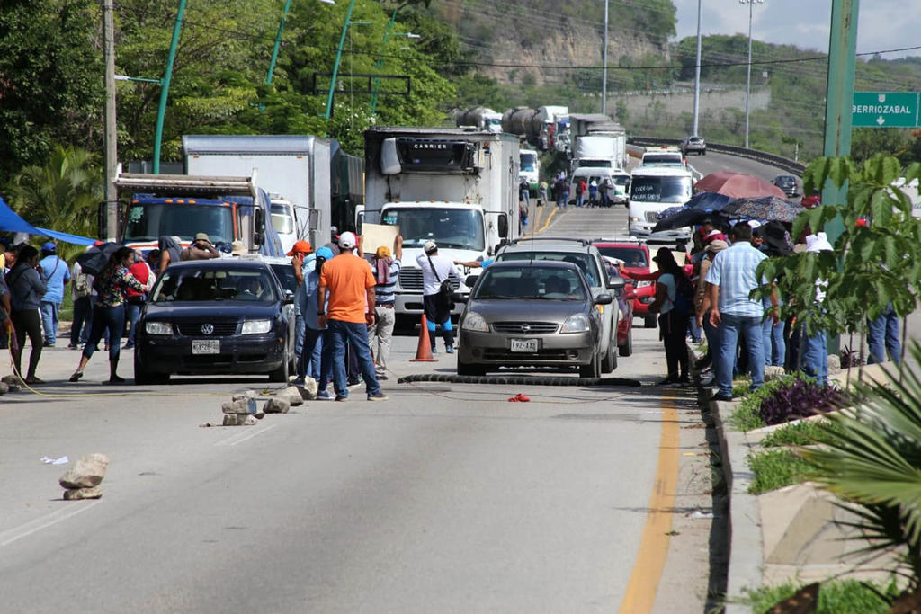 CNTE bloquea carreteras en Chiapas