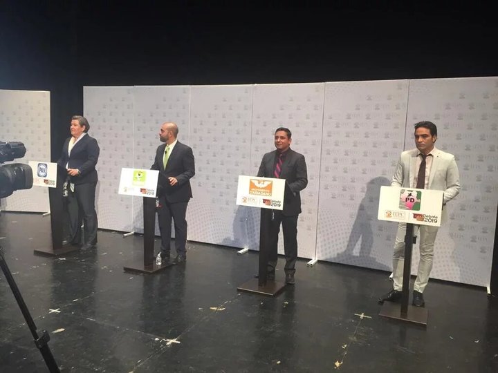 Con ausencias, se realiza debate en Gómez Palacio