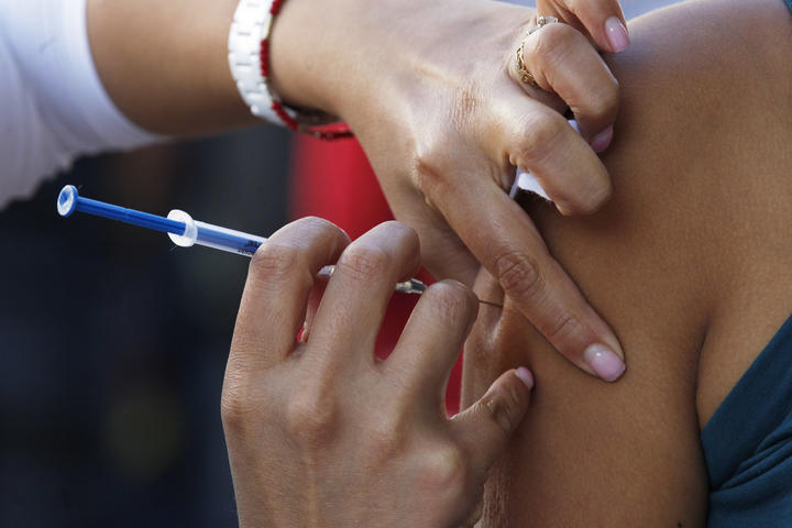 Inicia aplicación de más de cuatro mil vacunas