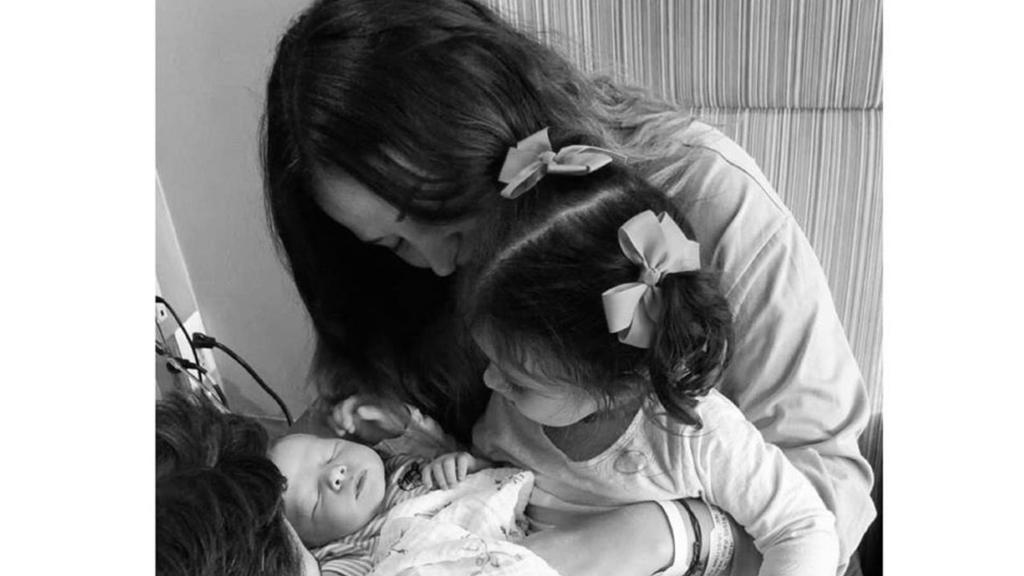 Zuria Vega anuncia el nacimiento de su bebé