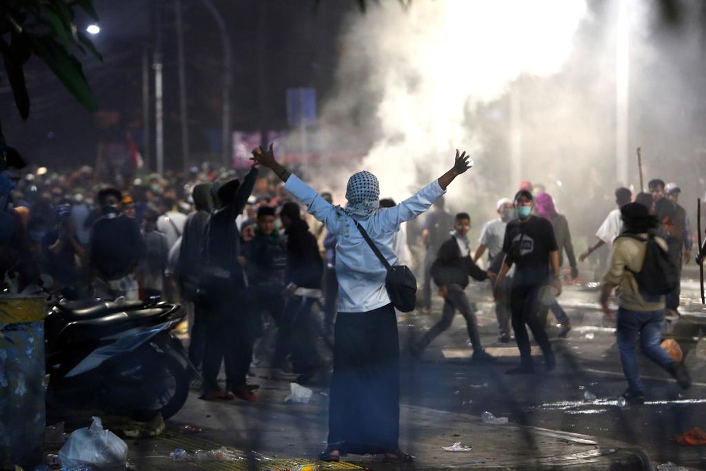Disturbios en Indonesia tras victoria de Widodo dejan 6 muertos y 200 heridos
