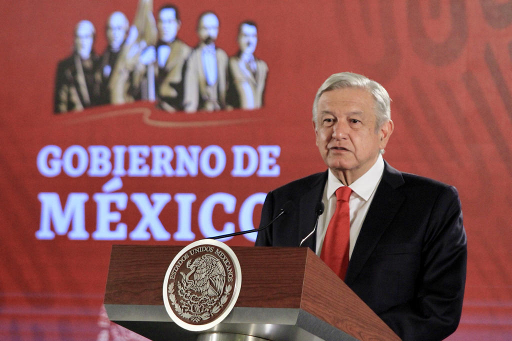 Rechaza López Obrador que haya despidos en el sector salud