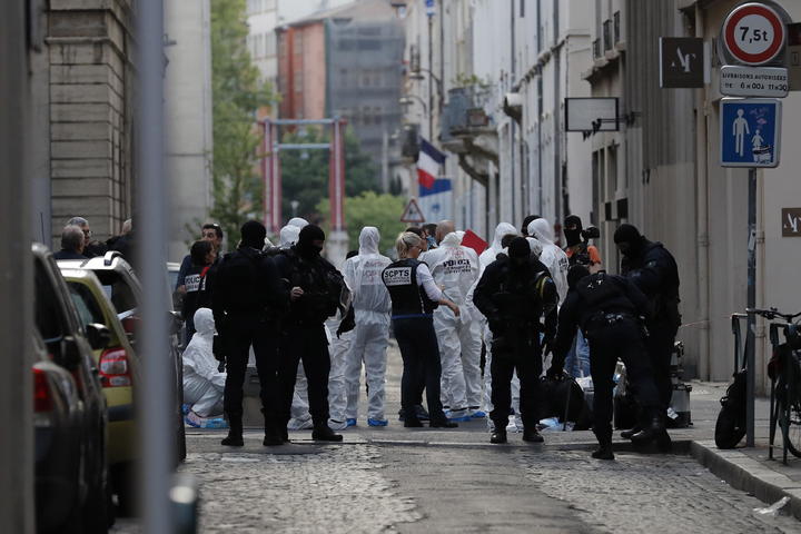 Explota paquete bomba en Lyon, Francia