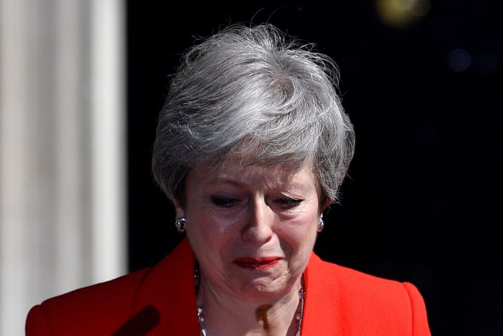 Theresa May dimite; pierde ante el Brexit