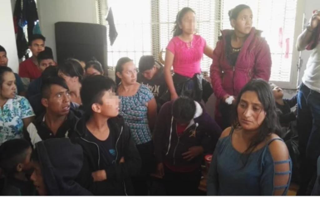 Traficantes de personas abandonan a 50 guatemaltecos en un camión