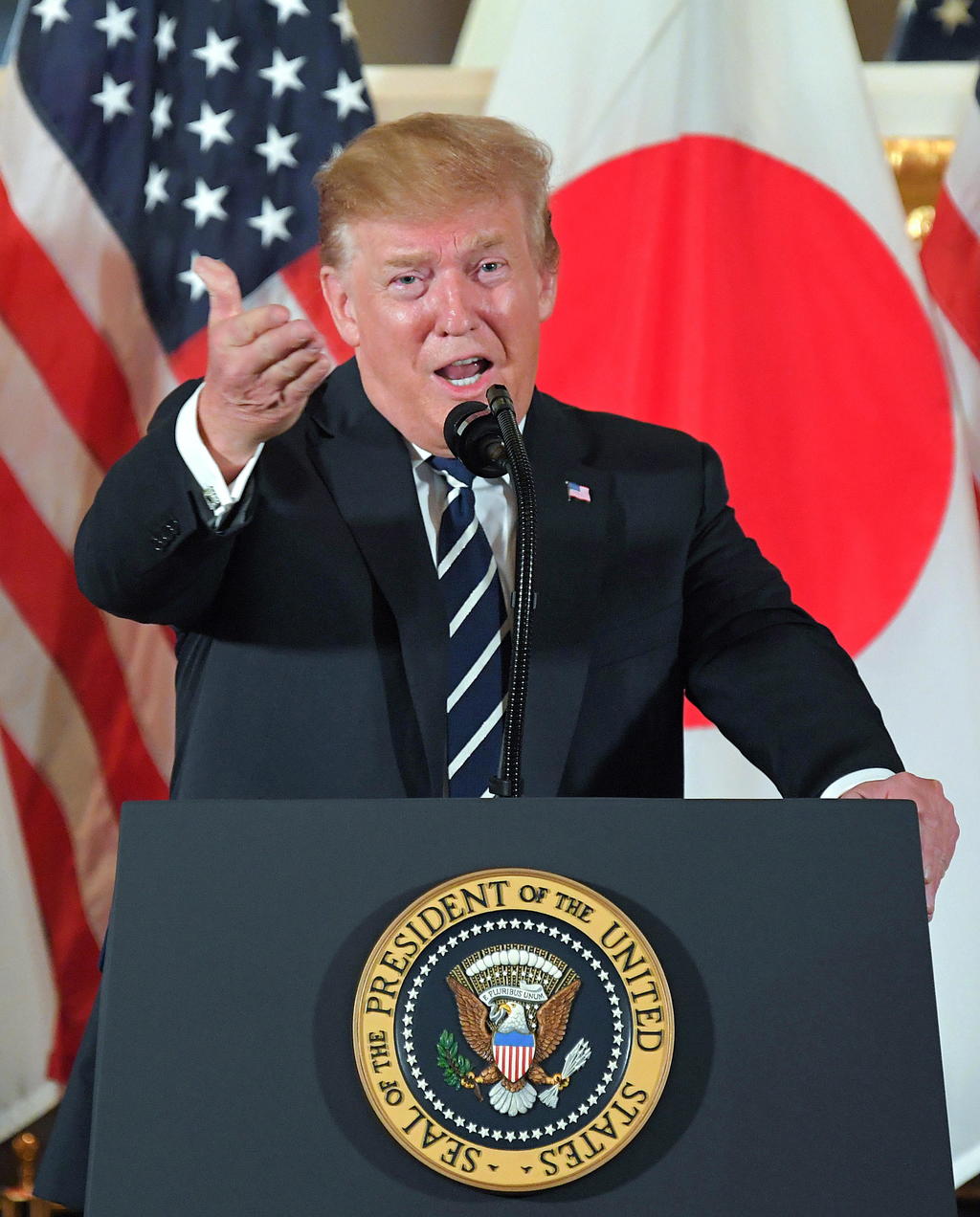 Trump aboga por estrechar lazos económicos con Japón