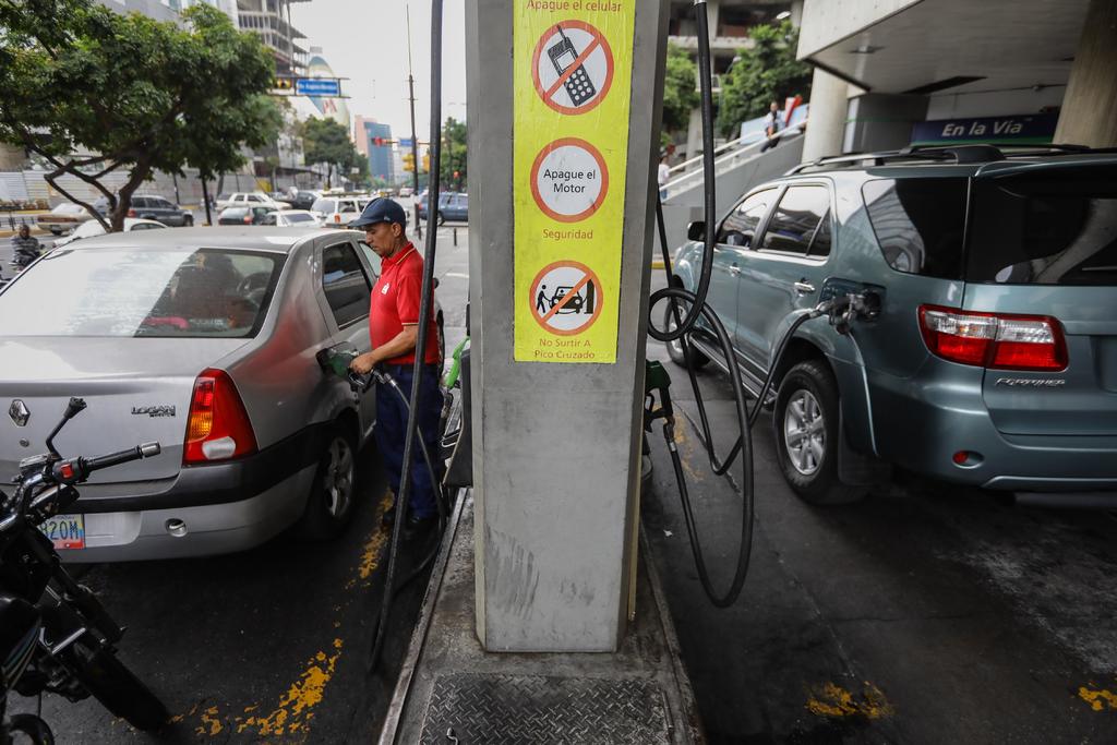 Pese a escasez, petrolera garantizará abasto de gasolina en Venezuela