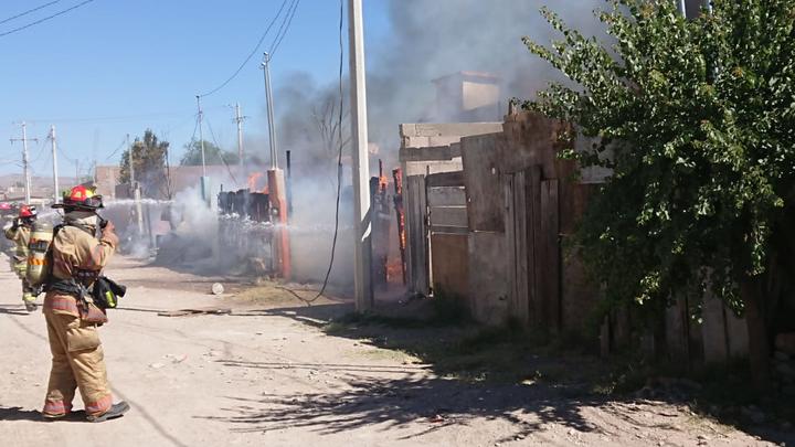 Fuego consume cinco jacales en Durango